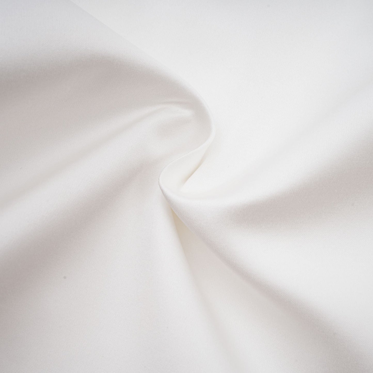 MARA | Vestido Mini sin Tirantes con Corsé y Capas de Pétalos en Color Blanco