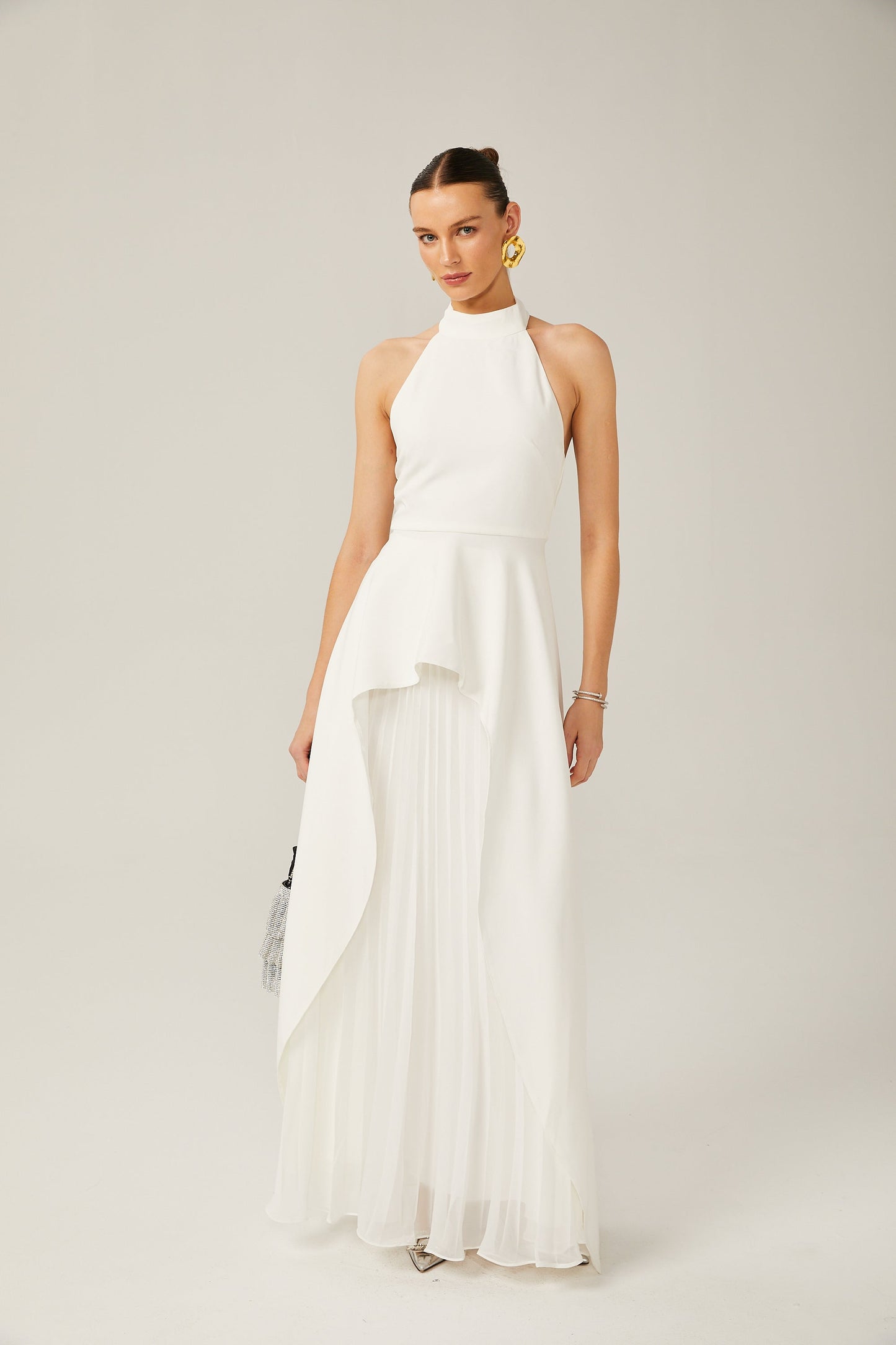 Vestido Largo con Capas y Cuello Halter Clara