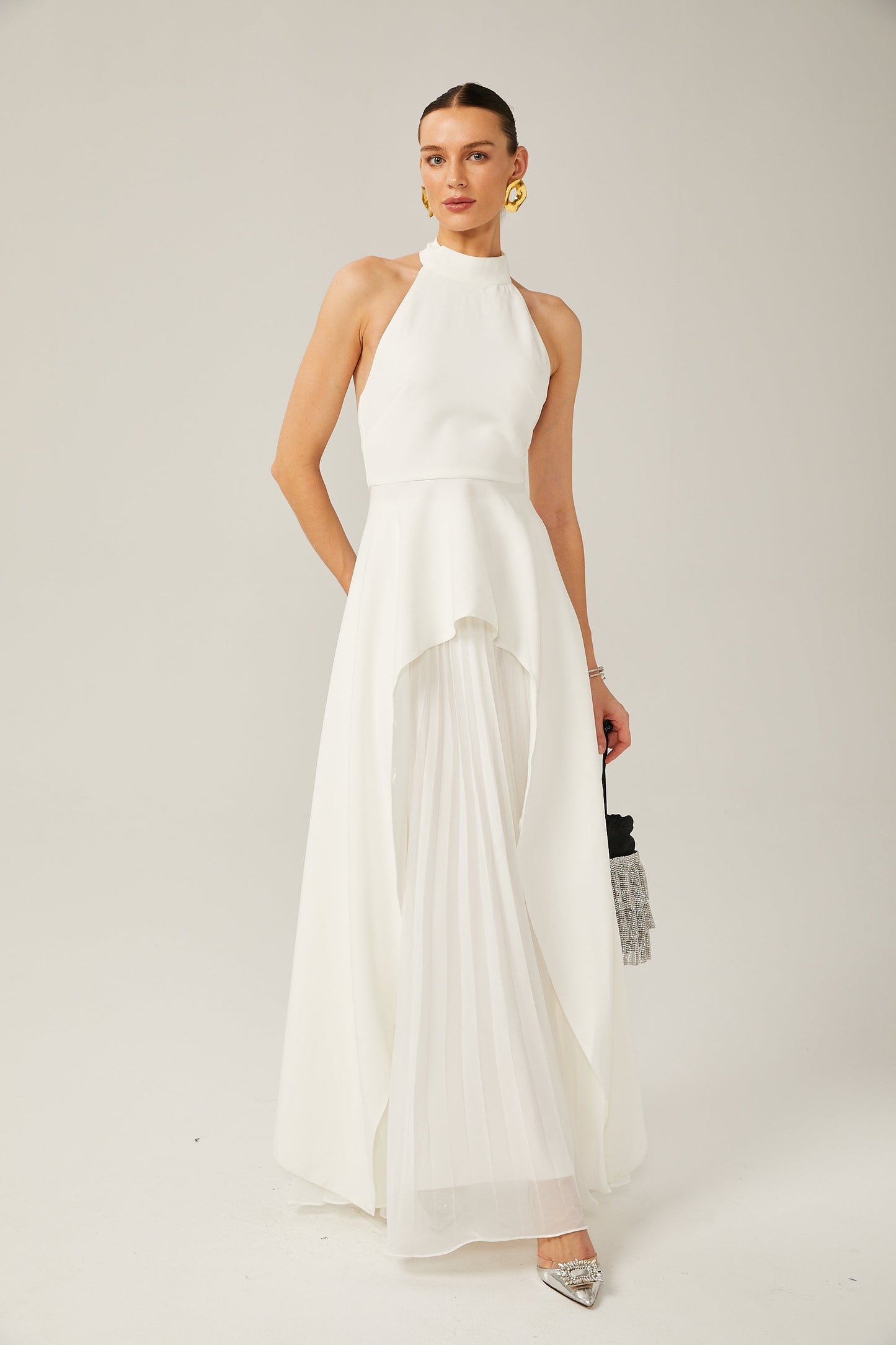 Vestido Largo con Capas y Cuello Halter Clara